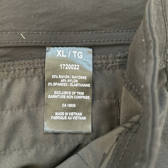 Khombu Lightweight Capri - Picture 10 of 11